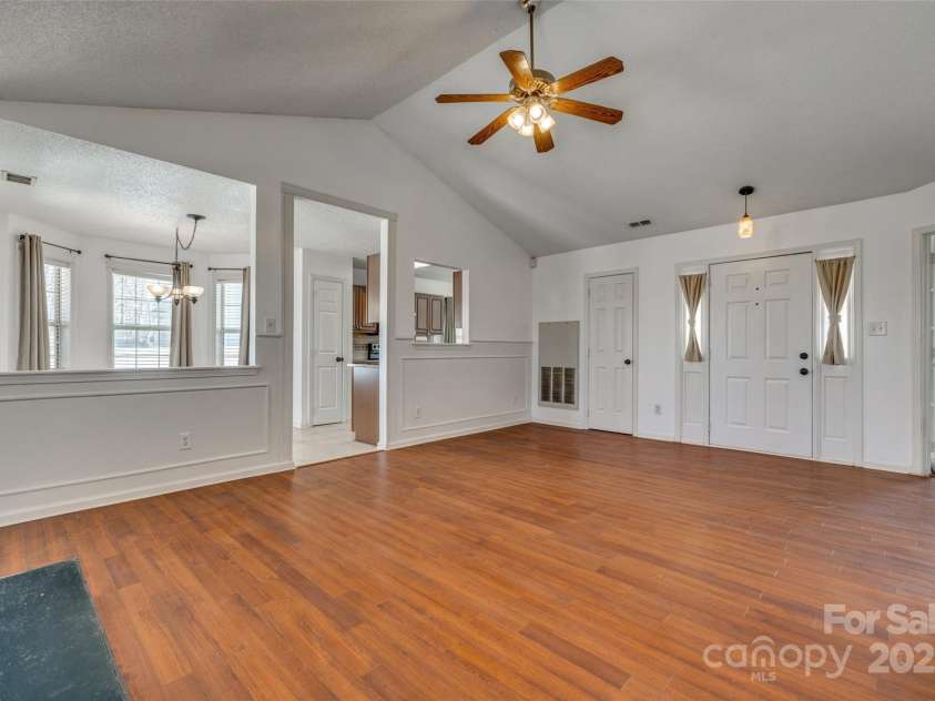 11000 White Stag Drive, Charlotte, NC 28269.  MLS# CAR4230714, YatesRealty ID 20655. 