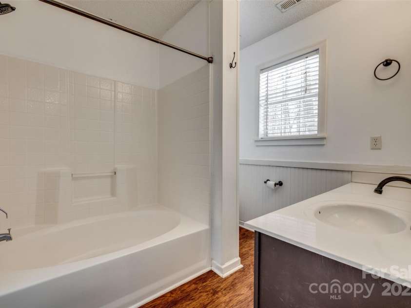 11000 White Stag Drive, Charlotte, NC 28269.  MLS# CAR4230714, YatesRealty ID 20655. 