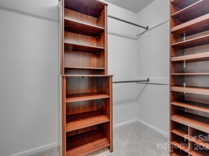 11000 White Stag Drive, Charlotte, NC 28269.  MLS# CAR4230714, YatesRealty ID 20655. 