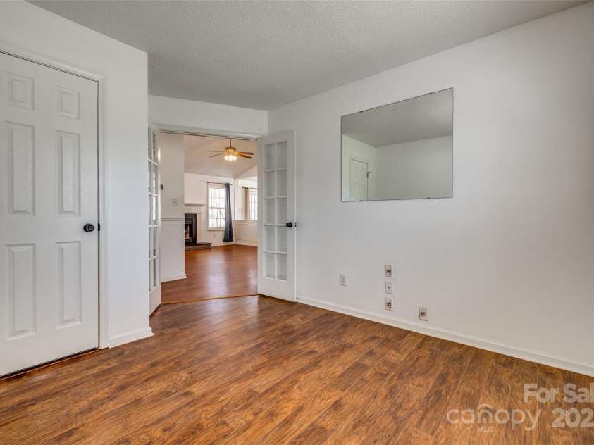 11000 White Stag Drive, Charlotte, NC 28269.  MLS# CAR4230714, YatesRealty ID 20655. 