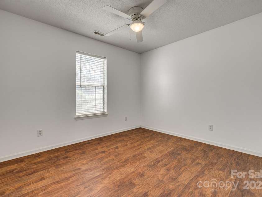 11000 White Stag Drive, Charlotte, NC 28269.  MLS# CAR4230714, YatesRealty ID 20655. 