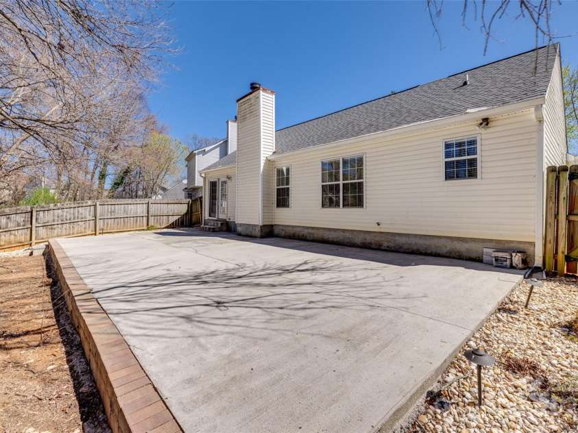 11000 White Stag Drive, Charlotte, NC 28269.  MLS# CAR4230714, YatesRealty ID 20655. 