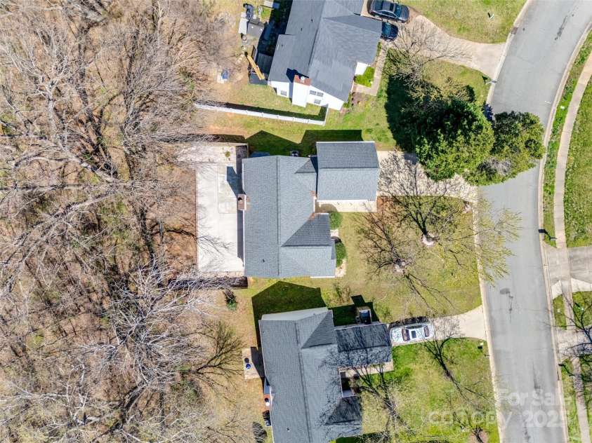 11000 White Stag Drive, Charlotte, NC 28269.  MLS# CAR4230714, YatesRealty ID 20655. 