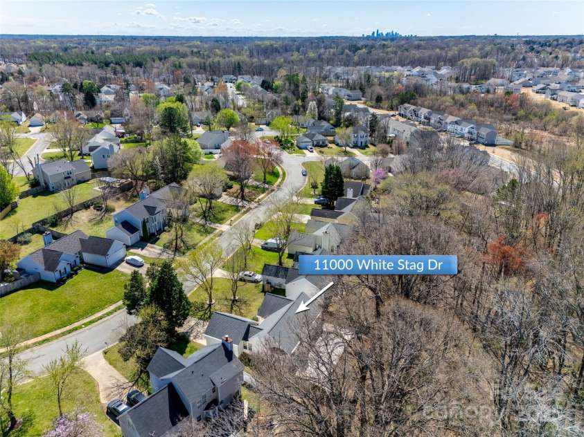 11000 White Stag Drive, Charlotte, NC 28269.  MLS# CAR4230714, YatesRealty ID 20655. 