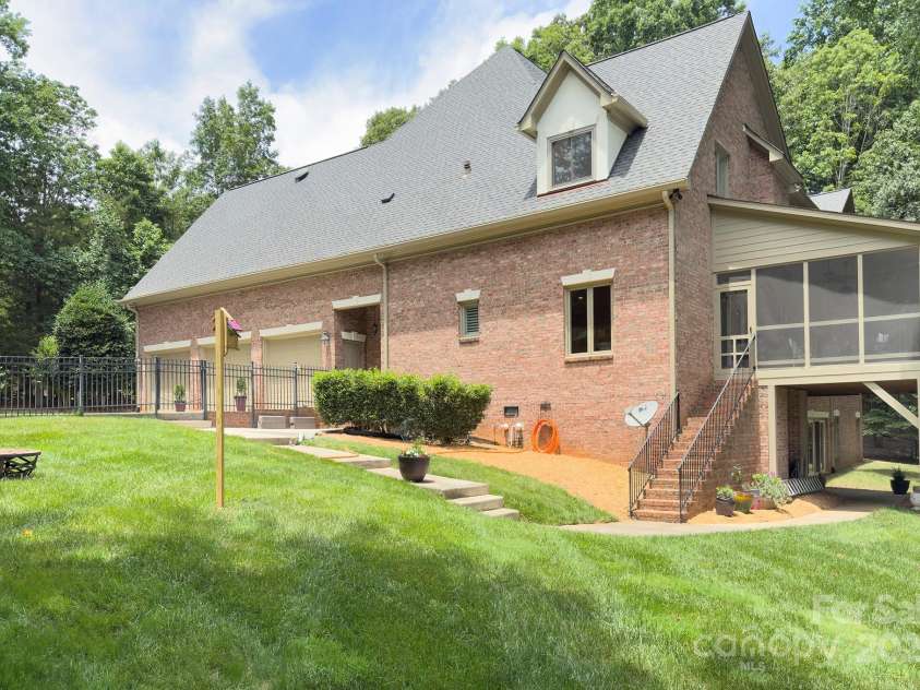 4323 Rosecliff Drive, Charlotte, NC 28277.  MLS# CAR4263689, YatesRealty ID 20656. 