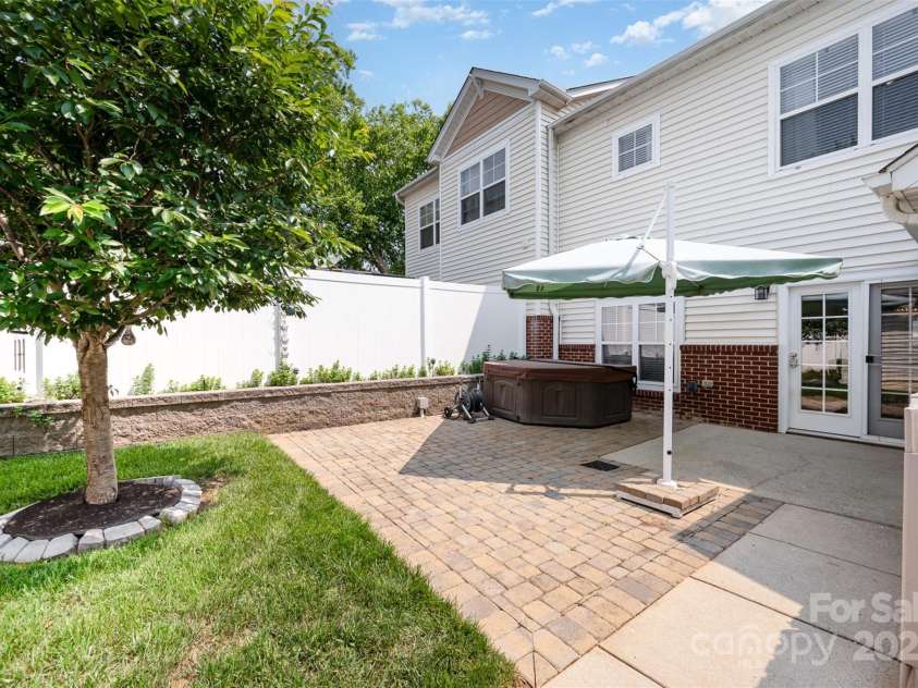18137 Amberwood Glen Drive, Cornelius, NC 28031.  MLS# CAR4266599, YatesRealty ID 20658. 