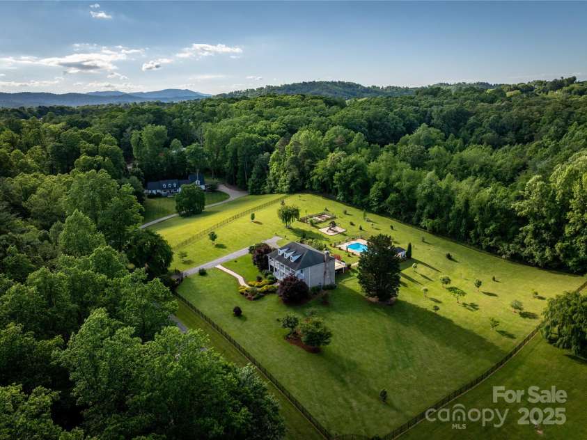 55 Foster Estate Drive, Asheville, NC 28806.  MLS# CAR4264382, YatesRealty ID 20659. 
