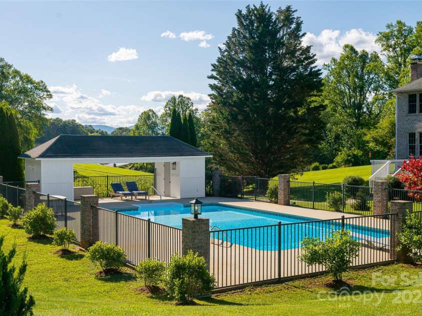 55 Foster Estate Drive, Asheville, NC 28806.  MLS# CAR4264382, YatesRealty ID 20659. 
