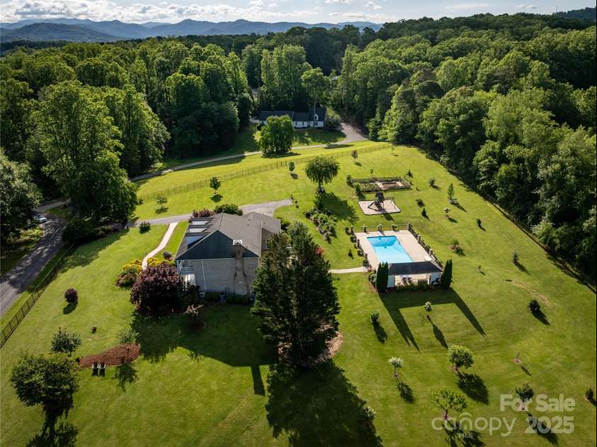 55 Foster Estate Drive, Asheville, NC 28806.  MLS# CAR4264382, YatesRealty ID 20659. 