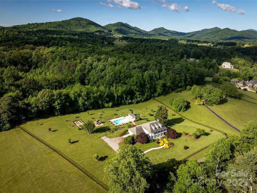 55 Foster Estate Drive, Asheville, NC 28806.  MLS# CAR4264382, YatesRealty ID 20659. 