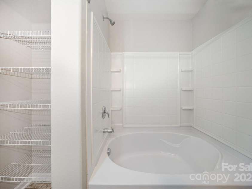 8203 Gabon Court, Charlotte, NC 28215.  MLS# CAR4233893, YatesRealty ID 2066. Primary bath