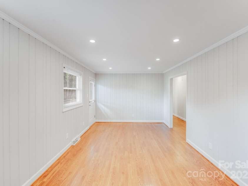 2001 Tyvola Road, Charlotte, NC 28210.  MLS# CAR4255719, YatesRealty ID 20660. 