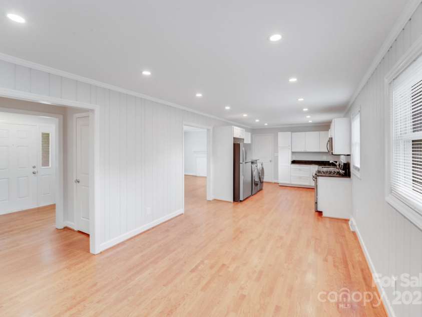 2001 Tyvola Road, Charlotte, NC 28210.  MLS# CAR4255719, YatesRealty ID 20660. 