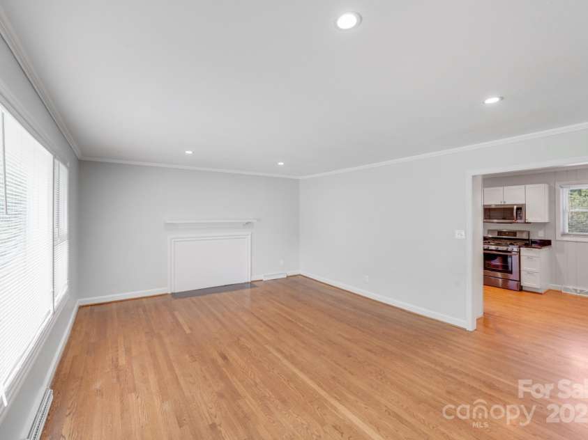 2001 Tyvola Road, Charlotte, NC 28210.  MLS# CAR4255719, YatesRealty ID 20660. 