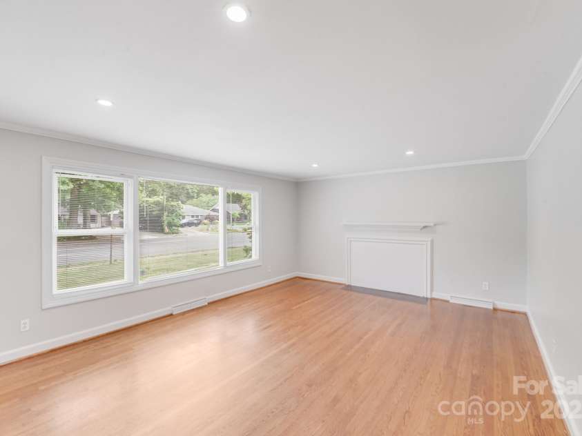 2001 Tyvola Road, Charlotte, NC 28210.  MLS# CAR4255719, YatesRealty ID 20660. 