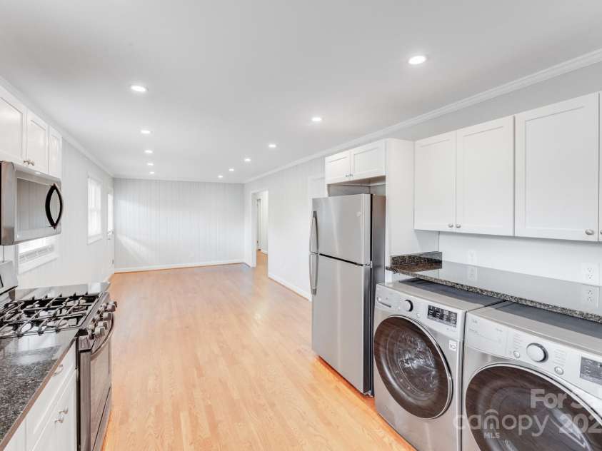 2001 Tyvola Road, Charlotte, NC 28210.  MLS# CAR4255719, YatesRealty ID 20660. 