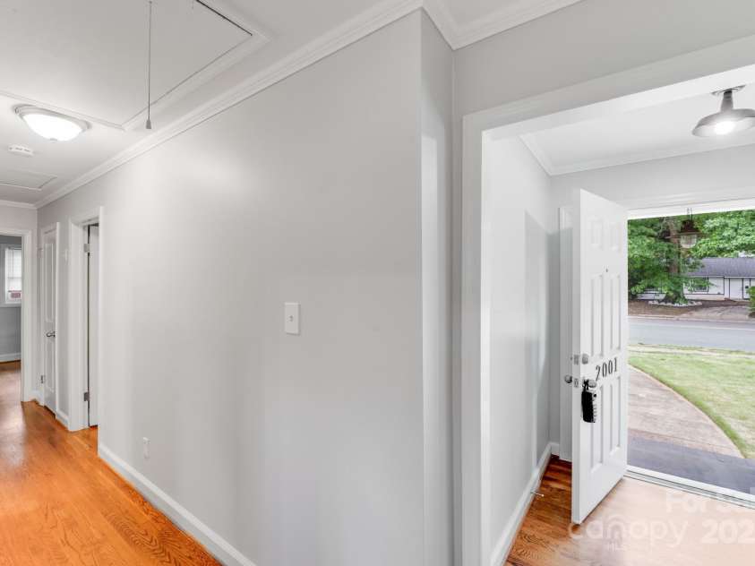 2001 Tyvola Road, Charlotte, NC 28210.  MLS# CAR4255719, YatesRealty ID 20660. 