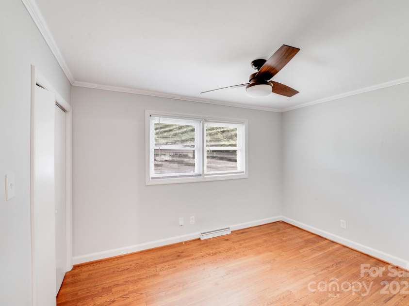 2001 Tyvola Road, Charlotte, NC 28210.  MLS# CAR4255719, YatesRealty ID 20660. 