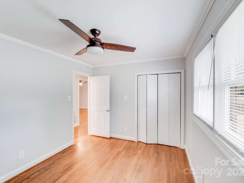 2001 Tyvola Road, Charlotte, NC 28210.  MLS# CAR4255719, YatesRealty ID 20660. 