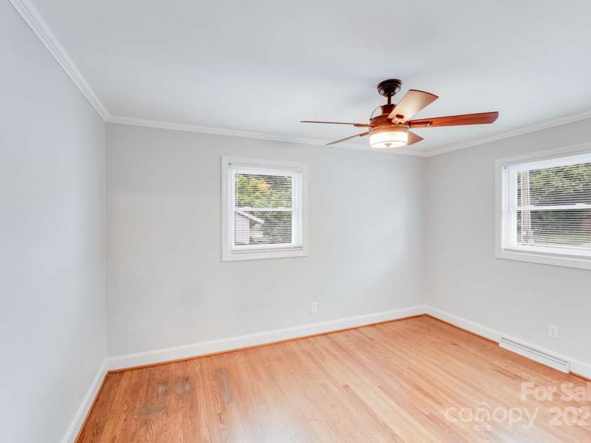 2001 Tyvola Road, Charlotte, NC 28210.  MLS# CAR4255719, YatesRealty ID 20660. 