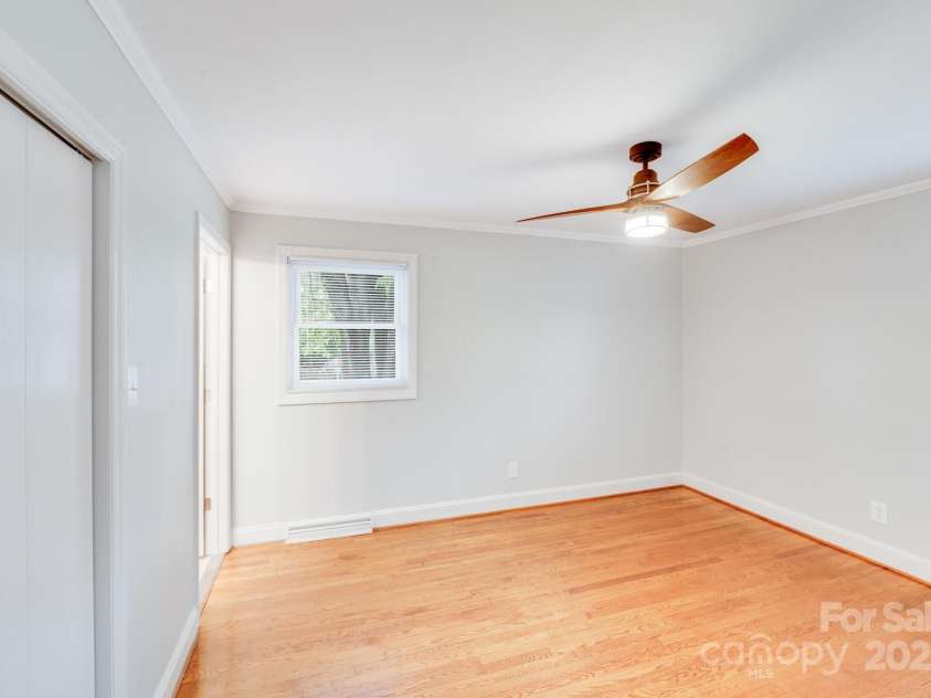 2001 Tyvola Road, Charlotte, NC 28210.  MLS# CAR4255719, YatesRealty ID 20660. 