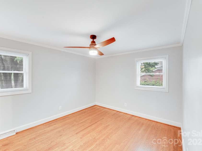 2001 Tyvola Road, Charlotte, NC 28210.  MLS# CAR4255719, YatesRealty ID 20660. 