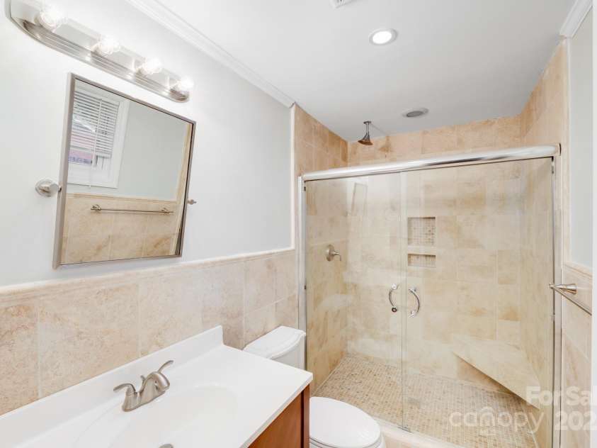 2001 Tyvola Road, Charlotte, NC 28210.  MLS# CAR4255719, YatesRealty ID 20660. 