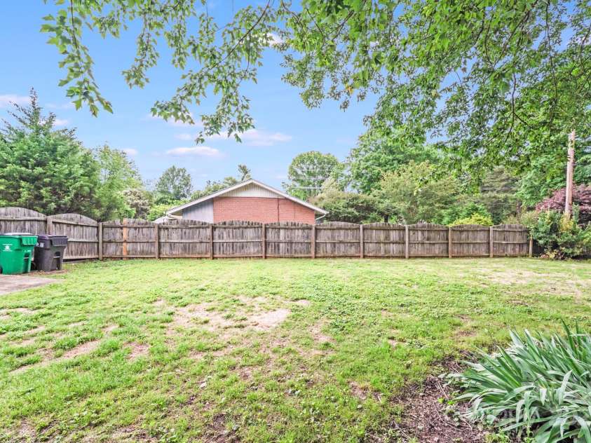 2001 Tyvola Road, Charlotte, NC 28210.  MLS# CAR4255719, YatesRealty ID 20660. 