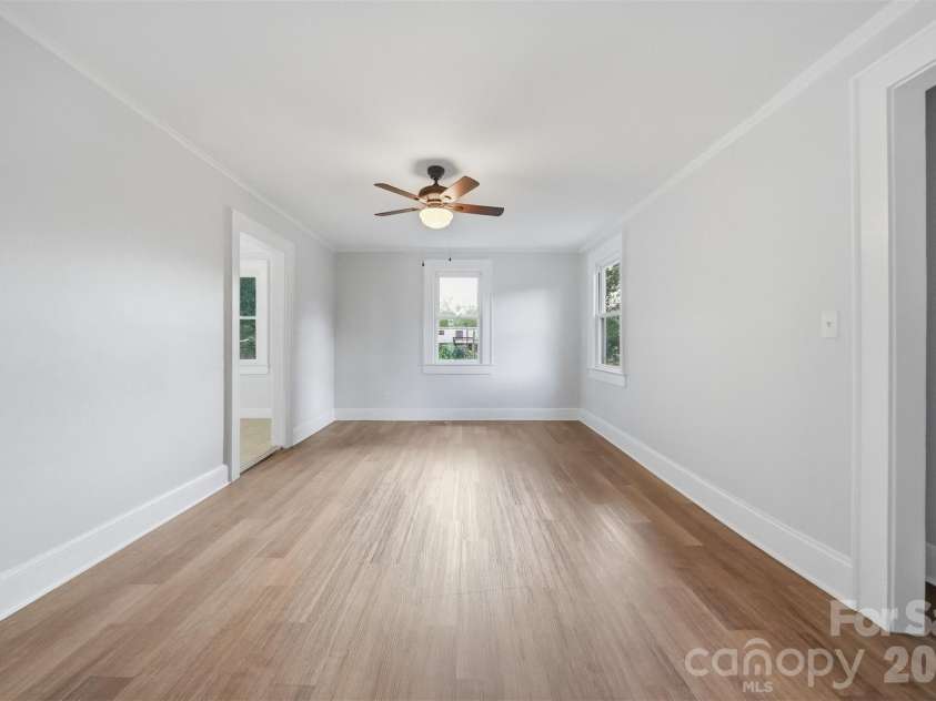 912 Center Street, Hickory, NC 28602.  MLS# CAR4378651, YatesRealty ID 20662. 