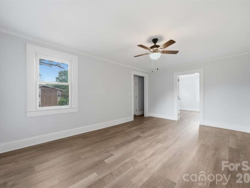 912 Center Street, Hickory, NC 28602.  MLS# CAR4378651, YatesRealty ID 20662. 