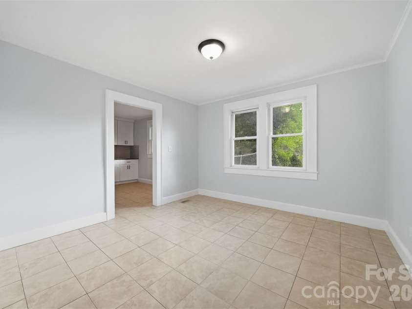 912 Center Street, Hickory, NC 28602.  MLS# CAR4378651, YatesRealty ID 20662. 