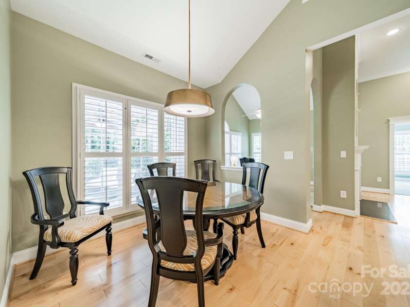12039 Lawings Corner Drive, Huntersville, NC 28078.  MLS# CAR4256636, YatesRealty ID 20665. Breakfast Nook