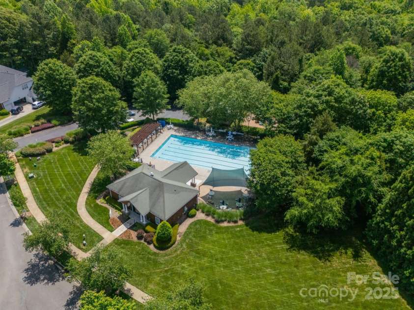 12039 Lawings Corner Drive, Huntersville, NC 28078.  MLS# CAR4256636, YatesRealty ID 20665. Community Pool
