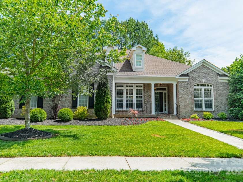 12039 Lawings Corner Drive, Huntersville, NC 28078.  MLS# CAR4256636, YatesRealty ID 20665. Front Exterior