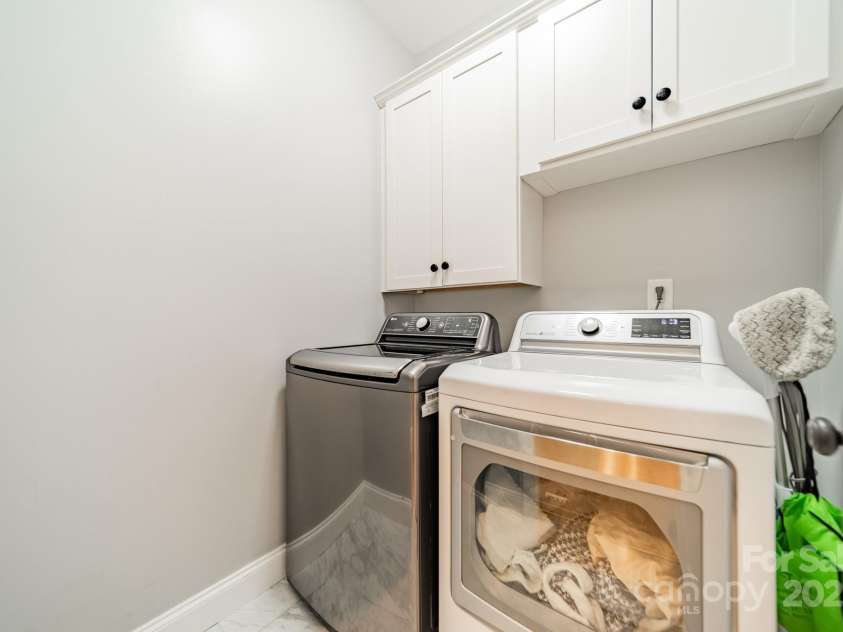 12039 Lawings Corner Drive, Huntersville, NC 28078.  MLS# CAR4256636, YatesRealty ID 20665. Laundry Room