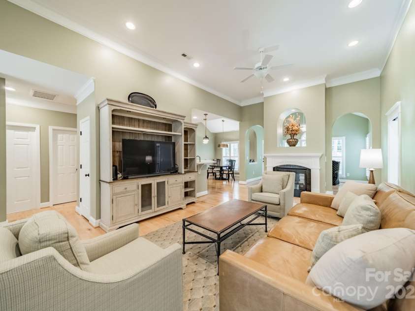 12039 Lawings Corner Drive, Huntersville, NC 28078.  MLS# CAR4256636, YatesRealty ID 20665. Living Room