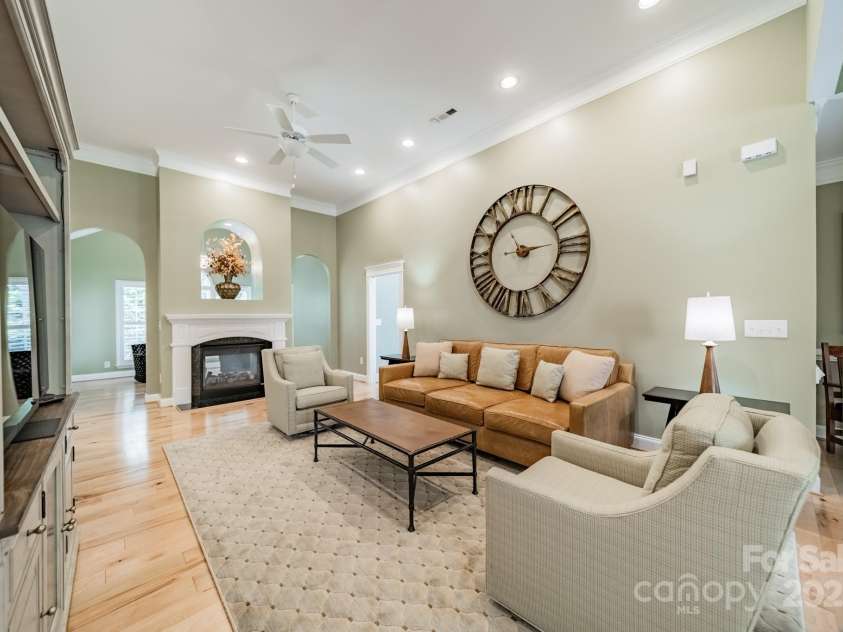 12039 Lawings Corner Drive, Huntersville, NC 28078.  MLS# CAR4256636, YatesRealty ID 20665. Living Room
