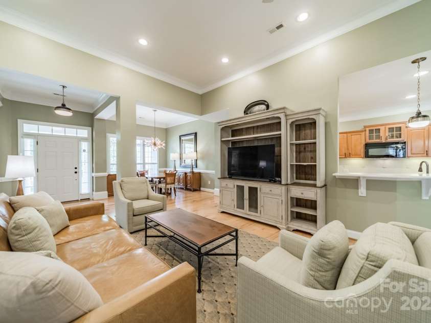 12039 Lawings Corner Drive, Huntersville, NC 28078.  MLS# CAR4256636, YatesRealty ID 20665. Living Room