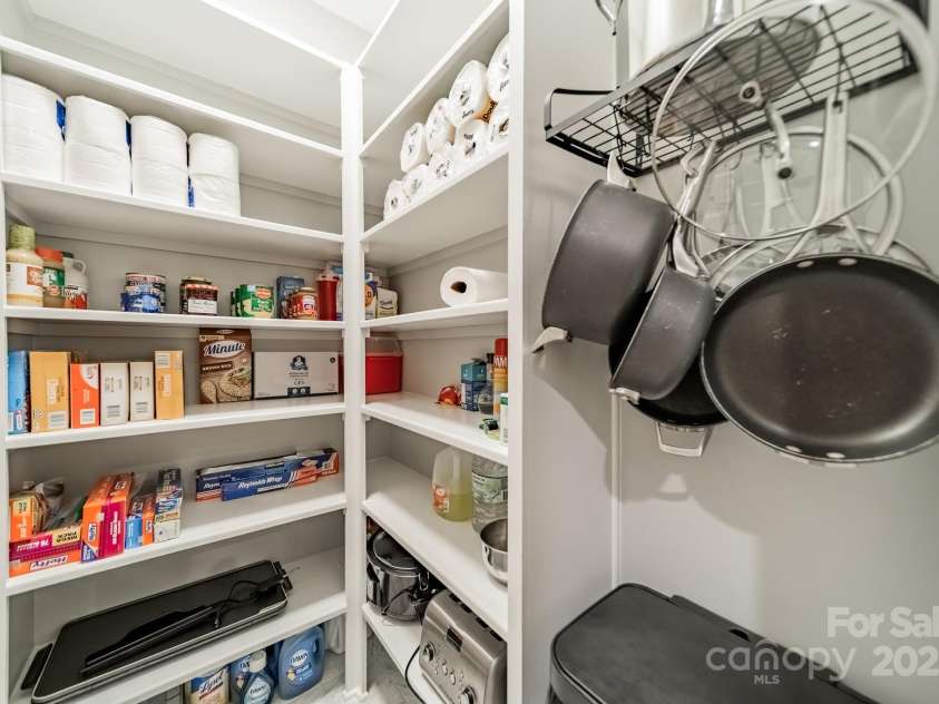 12039 Lawings Corner Drive, Huntersville, NC 28078.  MLS# CAR4256636, YatesRealty ID 20665. Pantry