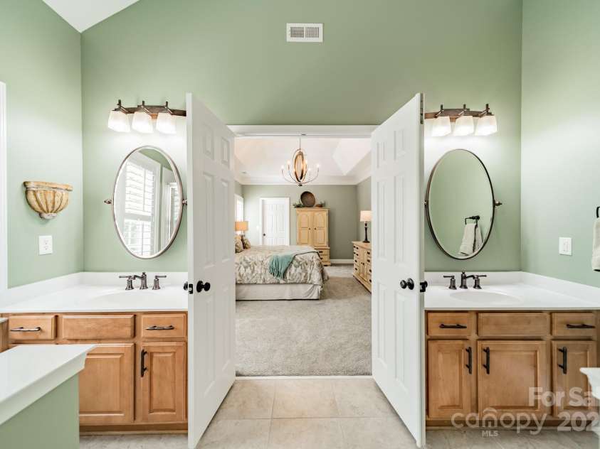 12039 Lawings Corner Drive, Huntersville, NC 28078.  MLS# CAR4256636, YatesRealty ID 20665. Primary Bathroom