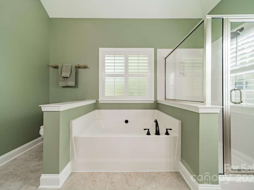 12039 Lawings Corner Drive, Huntersville, NC 28078.  MLS# CAR4256636, YatesRealty ID 20665. Primary Bathroom