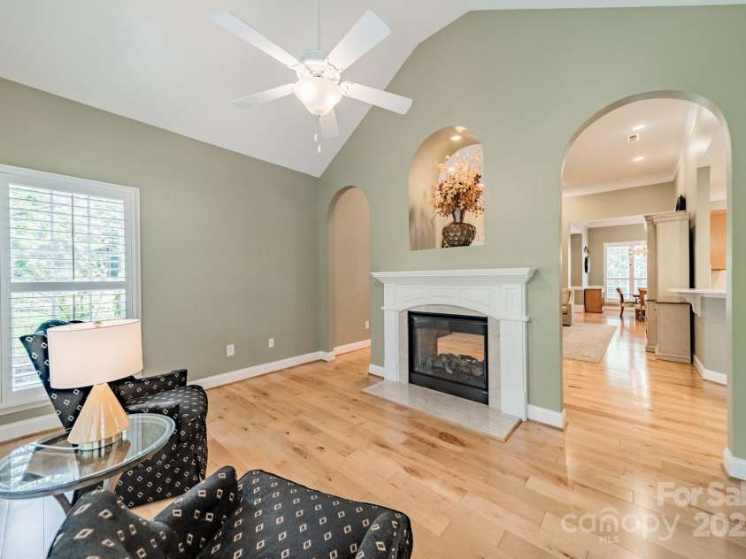 12039 Lawings Corner Drive, Huntersville, NC 28078.  MLS# CAR4256636, YatesRealty ID 20665. Sunroom into Kitchen