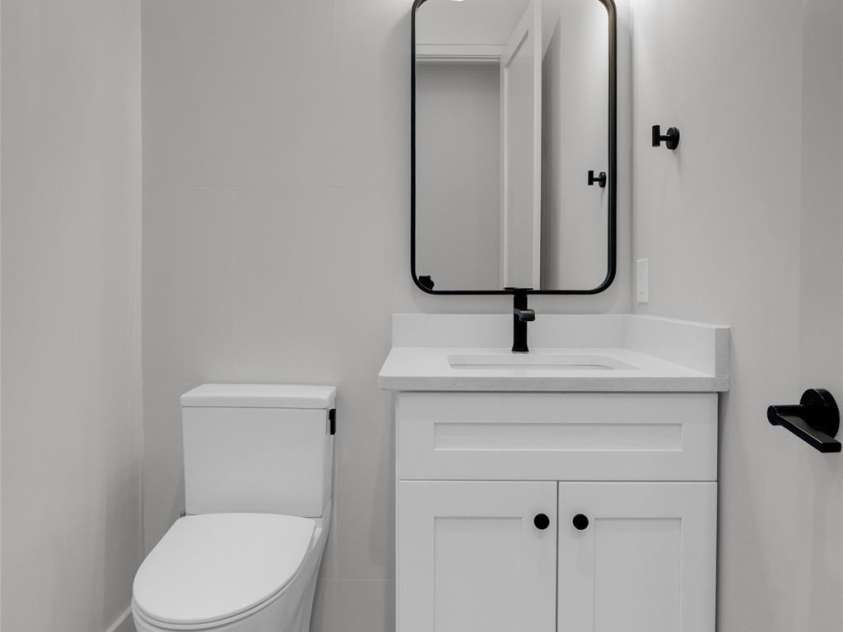24 Copper Mill Court, Candler, NC 28715.  MLS# CAR4380494, YatesRealty ID 20665. Guest Bathroom