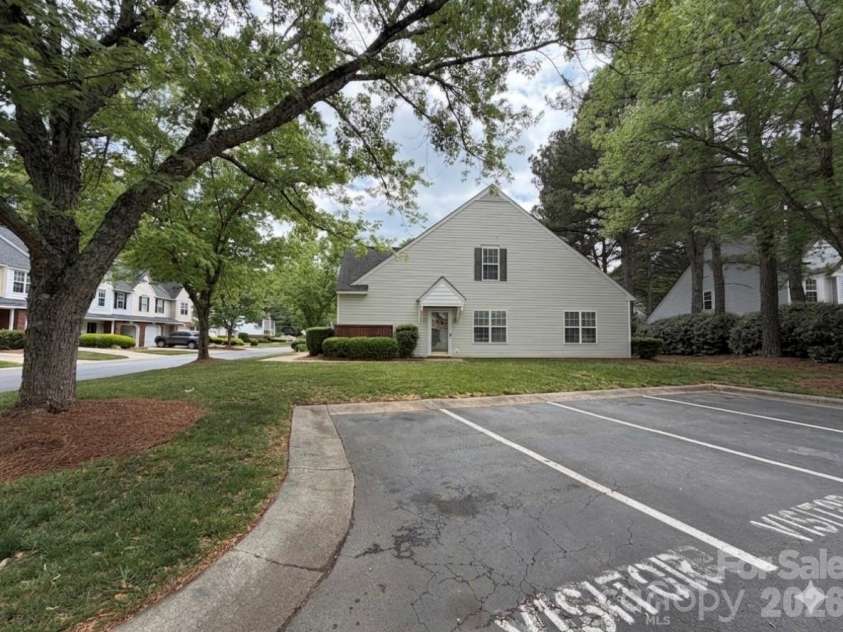 10206 University Park Lane, Charlotte, NC 28213.  MLS# CAR4379615, YatesRealty ID 20666. 