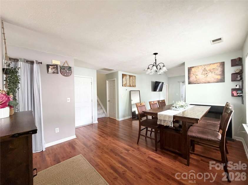 10206 University Park Lane, Charlotte, NC 28213.  MLS# CAR4379615, YatesRealty ID 20666. 