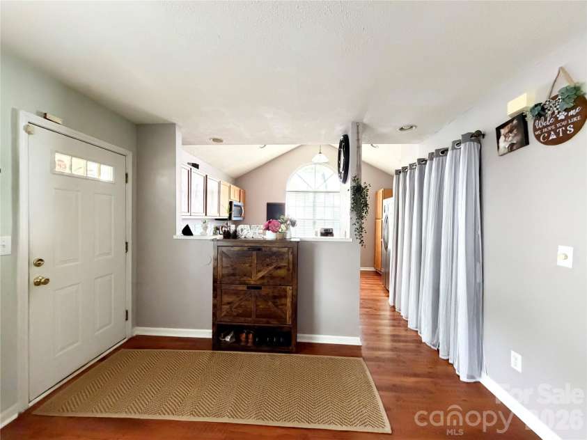 10206 University Park Lane, Charlotte, NC 28213.  MLS# CAR4379615, YatesRealty ID 20666. 