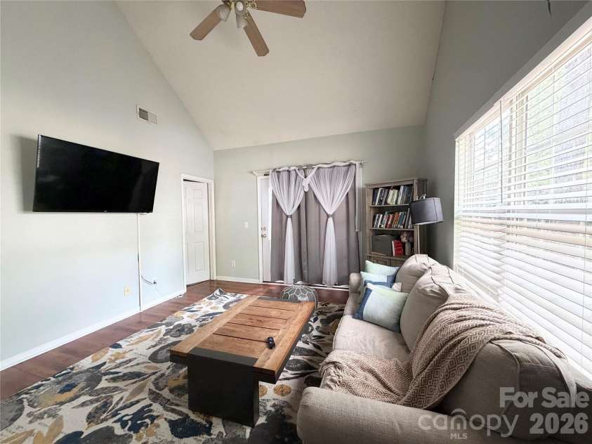 10206 University Park Lane, Charlotte, NC 28213.  MLS# CAR4379615, YatesRealty ID 20666. 