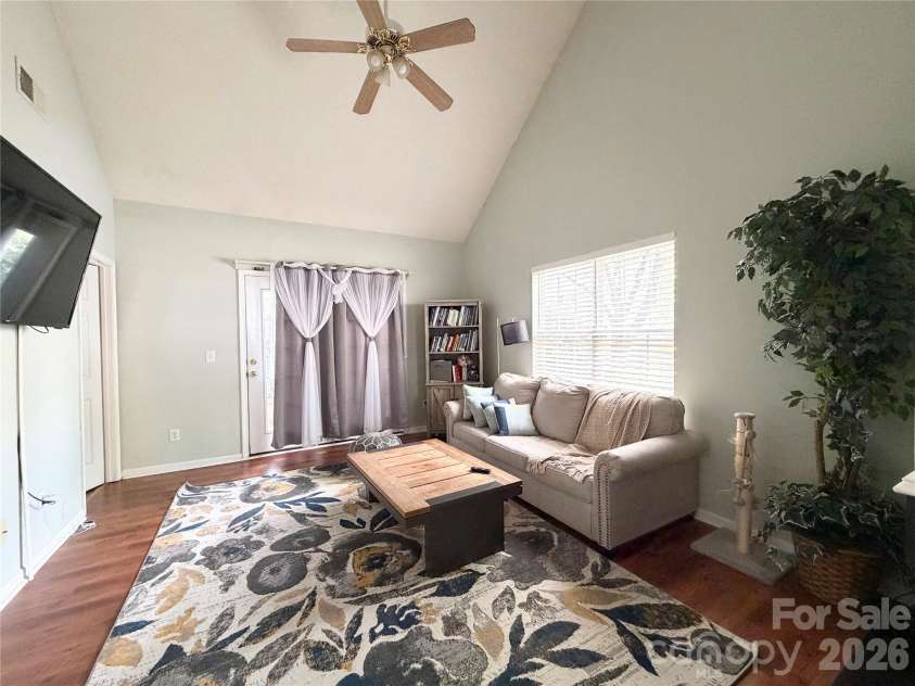 10206 University Park Lane, Charlotte, NC 28213.  MLS# CAR4379615, YatesRealty ID 20666. 