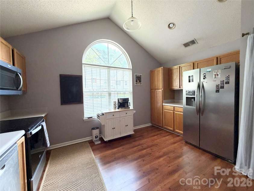 10206 University Park Lane, Charlotte, NC 28213.  MLS# CAR4379615, YatesRealty ID 20666. 