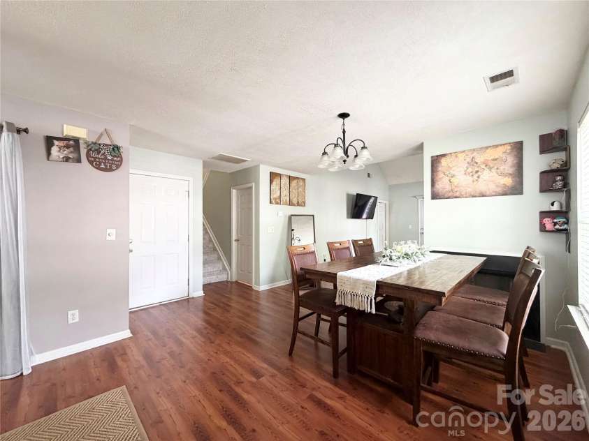 10206 University Park Lane, Charlotte, NC 28213.  MLS# CAR4379615, YatesRealty ID 20666. 
